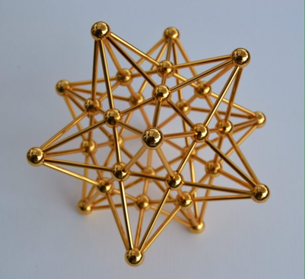 Dodecaedro estrellado dorado (Poliedro de Kepler-Poinso)